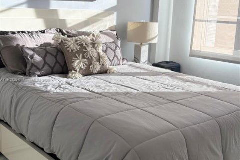 Condominio en venta en Miami Beach, Florida, 2 dormitorios, 95.69 m2 № 1972248 - foto 23