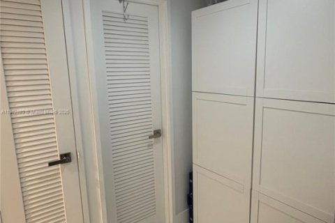 Condominio en venta en Miami Beach, Florida, 2 dormitorios, 95.69 m2 № 1972248 - foto 24