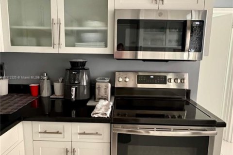 Condominio en venta en Miami Beach, Florida, 2 dormitorios, 95.69 m2 № 1972248 - foto 16