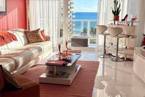 Condominio en venta en Miami Beach, Florida, 2 dormitorios, 95.69 m2 № 1972248 - foto 13