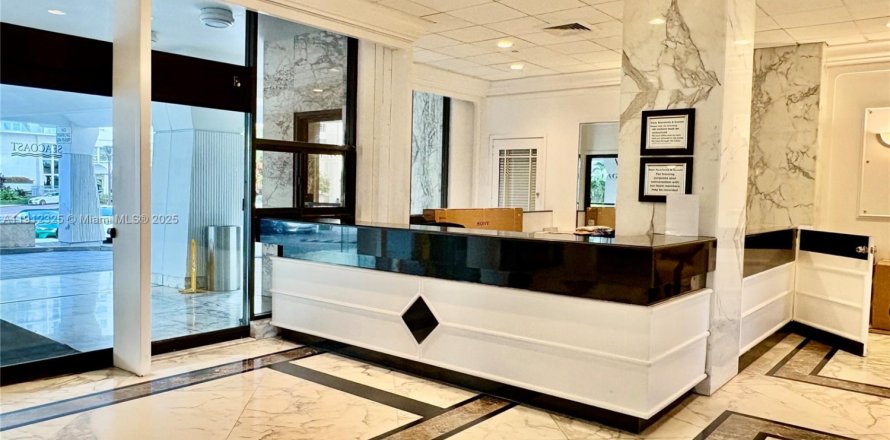 Condominio en Miami Beach, Florida, 2 dormitorios  № 1972248