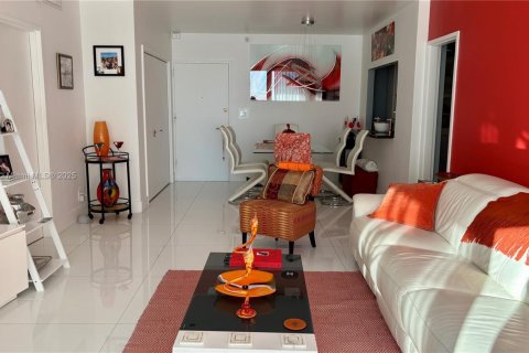 Condominio en venta en Miami Beach, Florida, 2 dormitorios, 95.69 m2 № 1972248 - foto 11