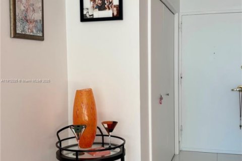 Condominio en venta en Miami Beach, Florida, 2 dormitorios, 95.69 m2 № 1972248 - foto 10
