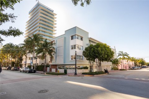 Купить кондоминиум в Майами-Бич, Флорида 1 спальня, 74.32м2, № 1972040 - фото 2