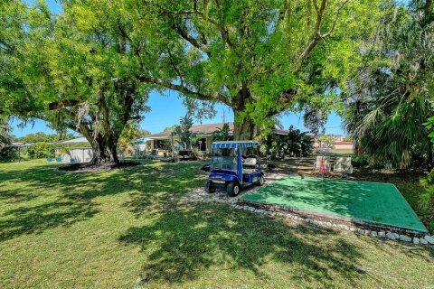 House in Sarasota, Florida 3 bedrooms, 225.29 sq.m. № 2142927 - photo 16
