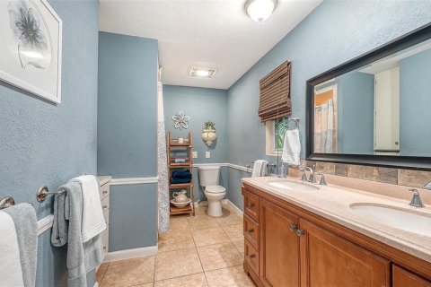 House in Sarasota, Florida 3 bedrooms, 225.29 sq.m. № 2142927 - photo 11