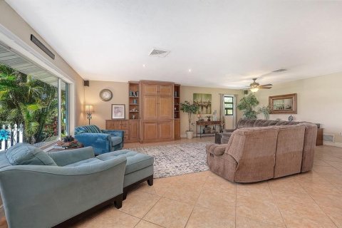 House in Sarasota, Florida 3 bedrooms, 225.29 sq.m. № 2142927 - photo 5