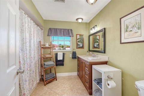 House in Sarasota, Florida 3 bedrooms, 225.29 sq.m. № 2142927 - photo 13