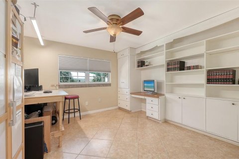 House in Sarasota, Florida 3 bedrooms, 225.29 sq.m. № 2142927 - photo 14