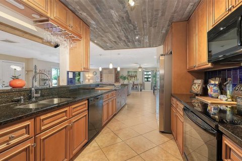 House in Sarasota, Florida 3 bedrooms, 225.29 sq.m. № 2142927 - photo 9