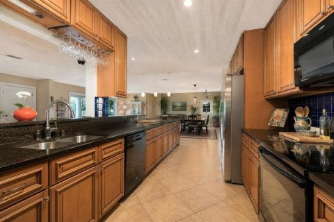 House in Sarasota, Florida 3 bedrooms, 225.29 sq.m. № 2142927 - photo 7