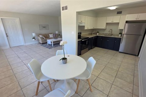 House in Sarasota, Florida 3 bedrooms, 186.36 sq.m. № 2214818 - photo 6