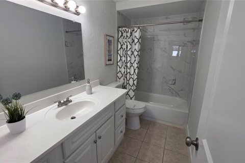 House in Sarasota, Florida 3 bedrooms, 186.36 sq.m. № 2214818 - photo 24