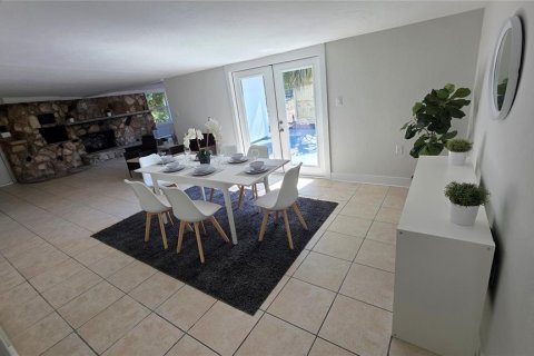 House in Sarasota, Florida 3 bedrooms, 186.36 sq.m. № 2214818 - photo 13