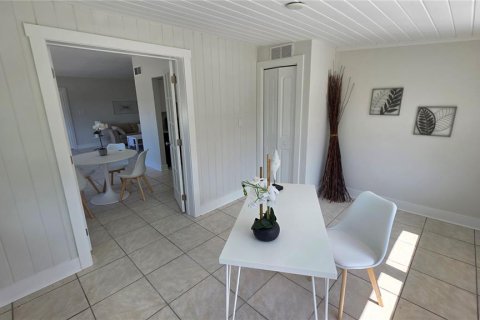 House in Sarasota, Florida 3 bedrooms, 186.36 sq.m. № 2214818 - photo 7