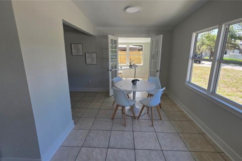House in Sarasota, Florida 3 bedrooms, 186.36 sq.m. № 2214818 - photo 3