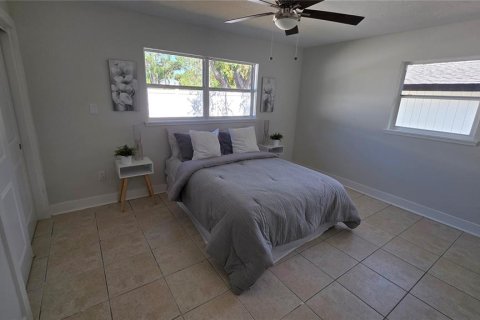 House in Sarasota, Florida 3 bedrooms, 186.36 sq.m. № 2214818 - photo 19