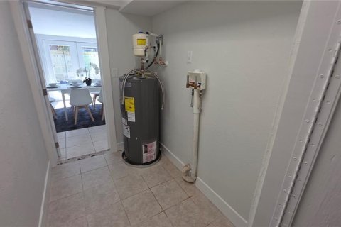 House in Sarasota, Florida 3 bedrooms, 186.36 sq.m. № 2214818 - photo 12