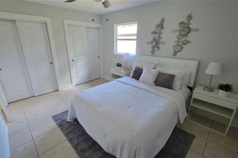 House in Sarasota, Florida 3 bedrooms, 186.36 sq.m. № 2214818 - photo 22