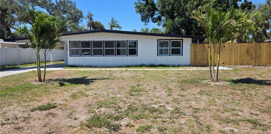 House in Sarasota, Florida 3 bedrooms, 186.36 sq.m. № 2214818