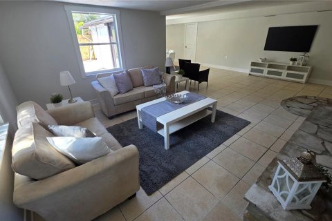 House in Sarasota, Florida 3 bedrooms, 186.36 sq.m. № 2214818 - photo 16