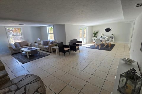 House in Sarasota, Florida 3 bedrooms, 186.36 sq.m. № 2214818 - photo 15