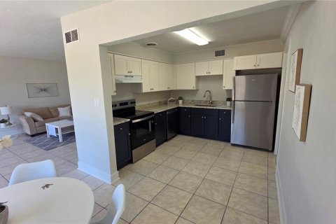 House in Sarasota, Florida 3 bedrooms, 186.36 sq.m. № 2214818 - photo 4
