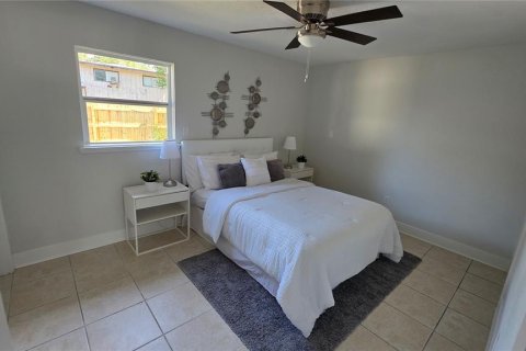 House in Sarasota, Florida 3 bedrooms, 186.36 sq.m. № 2214818 - photo 21