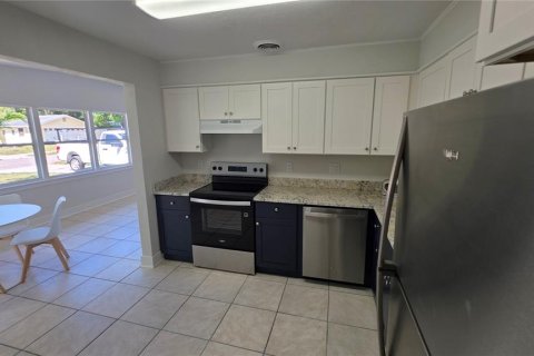 House in Sarasota, Florida 3 bedrooms, 186.36 sq.m. № 2214818 - photo 5