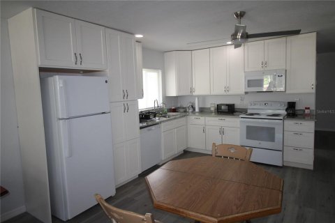 House in Holly Hill, Florida 2 bedrooms, 164.25 sq.m. № 2233621 - photo 3