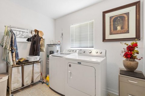 House in Summerfield, Florida 2 bedrooms, 175.03 sq.m. № 2215864 - photo 26