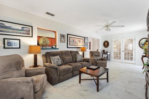 House in Summerfield, Florida 2 bedrooms, 175.03 sq.m. № 2215864 - photo 18