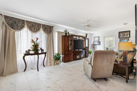 House in Summerfield, Florida 2 bedrooms, 175.03 sq.m. № 2215864 - photo 16