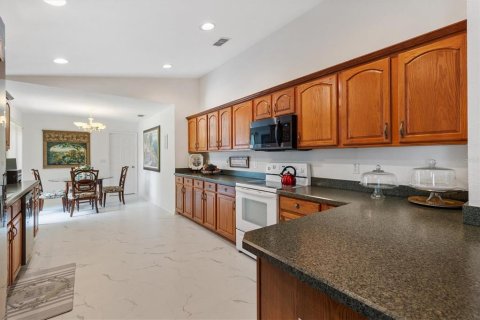 House in Summerfield, Florida 2 bedrooms, 175.03 sq.m. № 2215864 - photo 9