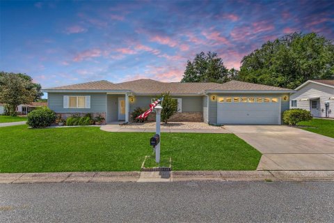 House in Summerfield, Florida 2 bedrooms, 175.03 sq.m. № 2215864