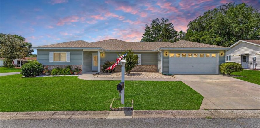 House in Summerfield, Florida 2 bedrooms, 175.03 sq.m. № 2215864
