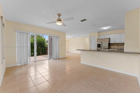 Adosado en venta en Davie, Florida, 4 dormitorios, 175.21 m2 № 1799521 - foto 13