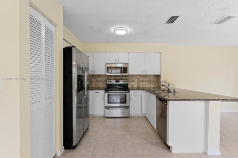 Adosado en venta en Davie, Florida, 4 dormitorios, 175.21 m2 № 1799521 - foto 10