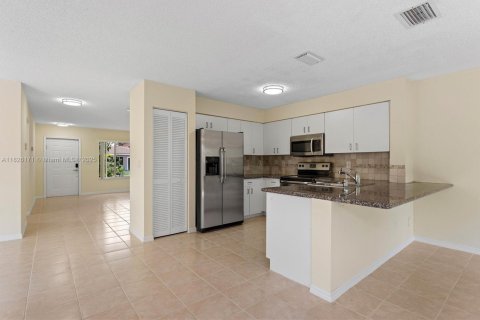 Adosado en venta en Davie, Florida, 4 dormitorios, 175.21 m2 № 1799521 - foto 11
