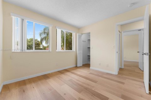 Adosado en venta en Davie, Florida, 4 dormitorios, 175.21 m2 № 1799521 - foto 29
