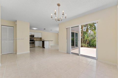 Adosado en venta en Davie, Florida, 4 dormitorios, 175.21 m2 № 1799521 - foto 8