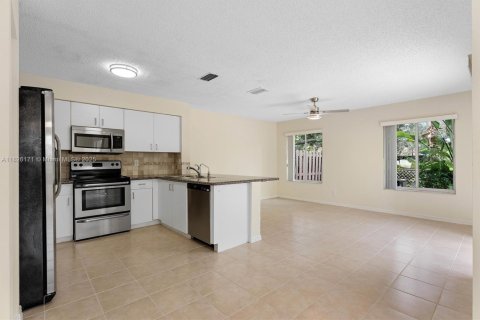 Adosado en venta en Davie, Florida, 4 dormitorios, 175.21 m2 № 1799521 - foto 9