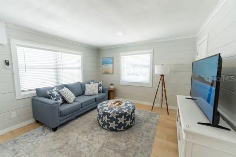 Immobilier commercial à vendre à Redington Shores, Floride: 308.34 m2 № 2416668 - photo 16