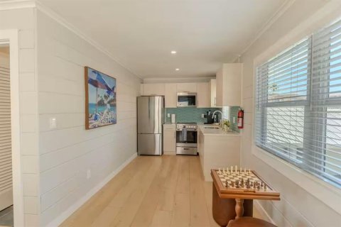 Immobilier commercial à vendre à Redington Shores, Floride: 308.34 m2 № 2416668 - photo 9
