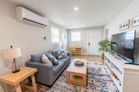 Immobilier commercial à vendre à Redington Shores, Floride: 308.34 m2 № 2416668 - photo 19
