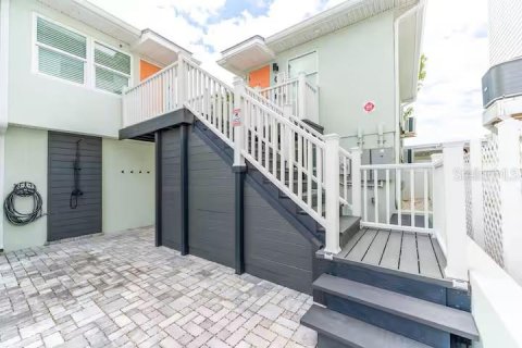 Immobilier commercial à vendre à Redington Shores, Floride: 308.34 m2 № 2416668 - photo 3