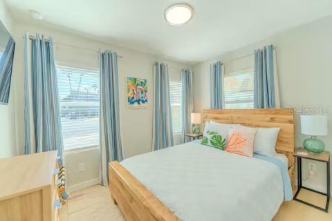 Immobilier commercial à vendre à Redington Shores, Floride: 308.34 m2 № 2416668 - photo 25