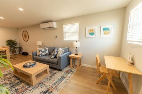 Immobilier commercial à vendre à Redington Shores, Floride: 308.34 m2 № 2416668 - photo 20