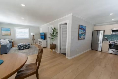 Immobilier commercial à vendre à Redington Shores, Floride: 308.34 m2 № 2416668 - photo 10