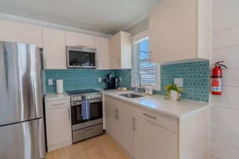 Immobilier commercial à vendre à Redington Shores, Floride: 308.34 m2 № 2416668 - photo 13